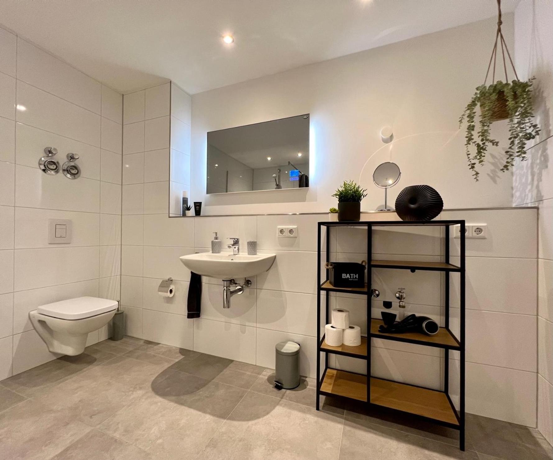 Piso Superior - Exklusives Apartment An Der Promenade Mit Rheinsicht & Loggia Emmerich Bagian luar foto